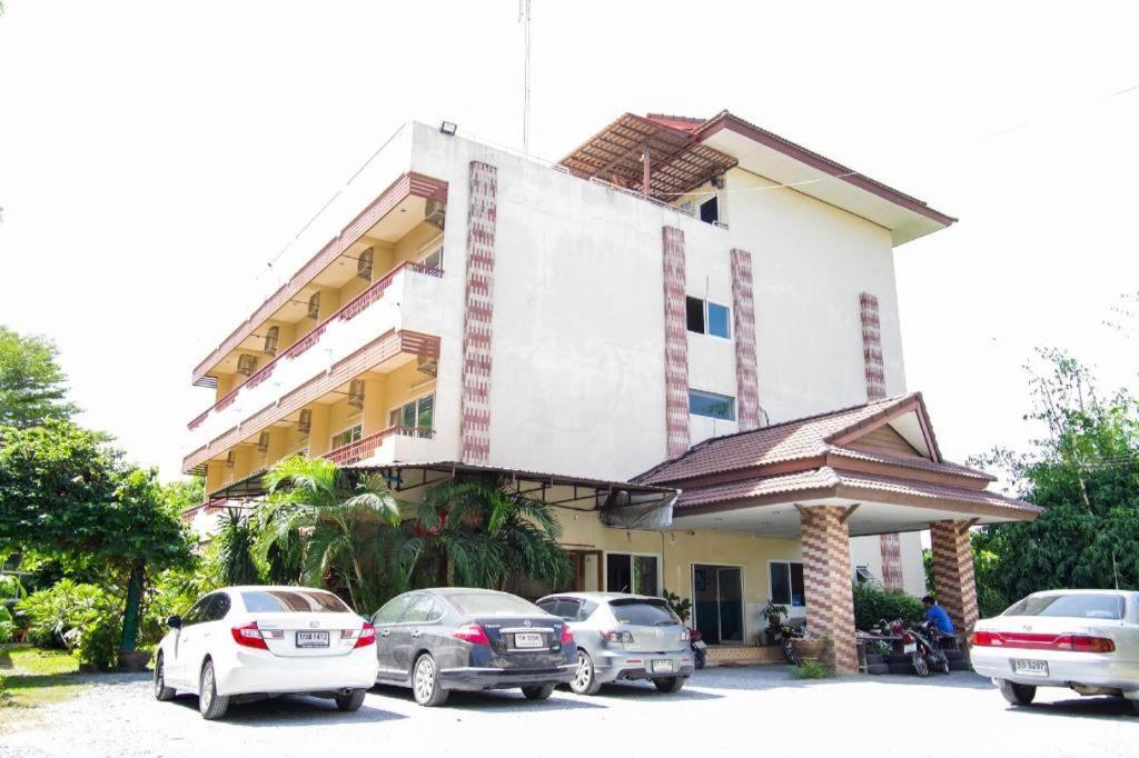 Hotel Oyo 384 Ban Sabaidee Phra Nakhon Si Ayutthaya Exterior foto